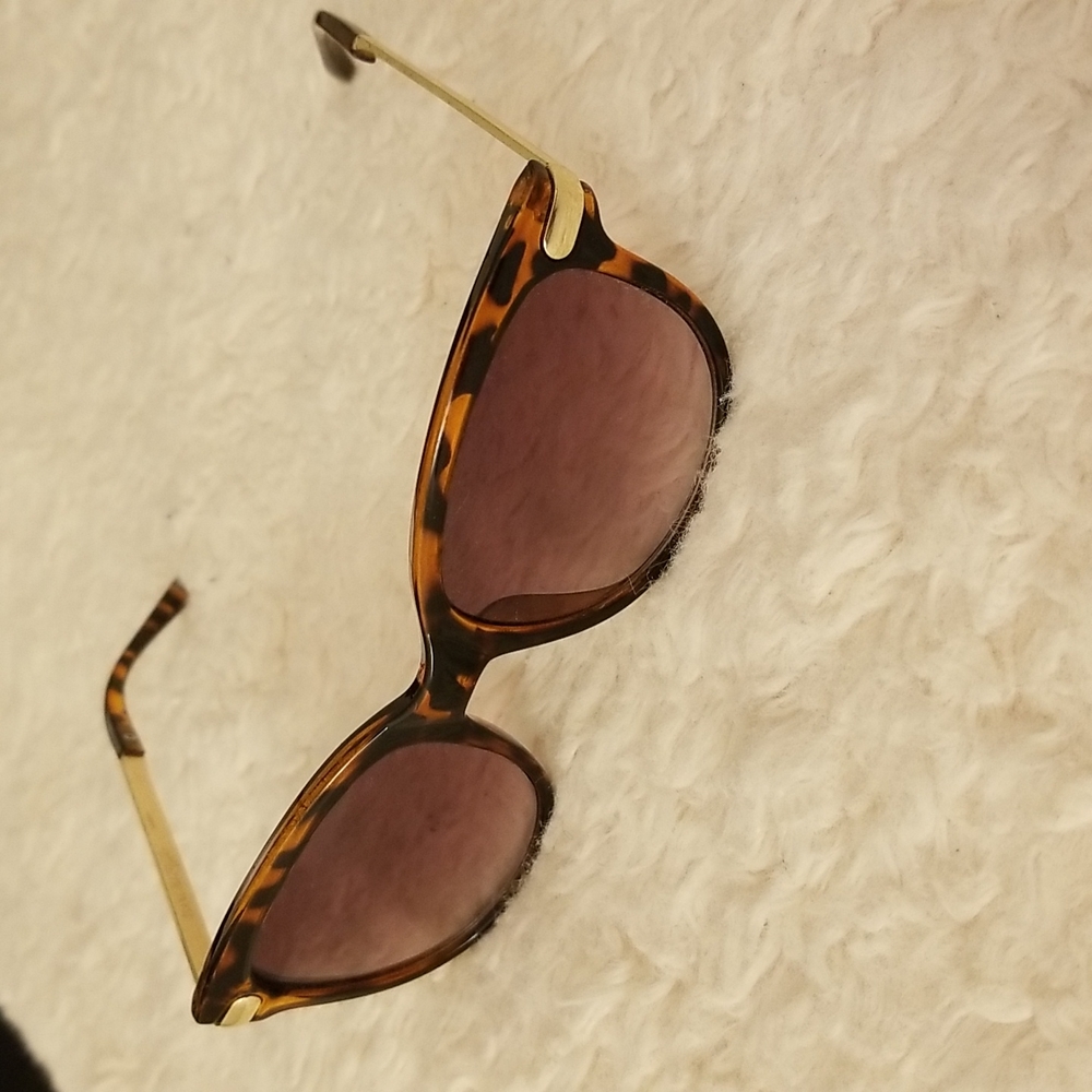 Isaac Mizrahi sunglasses 🕶️